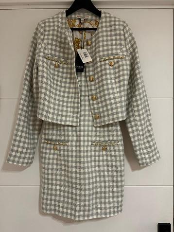 Set van GUESS - Blazer & Jurk beschikbaar voor biedingen