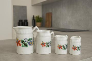 Set van 4 keramische kannen beschikbaar voor biedingen