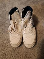 Sneakers maat 37, Enlèvement