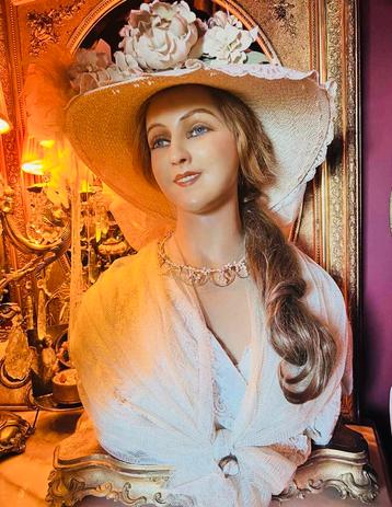 Antieke prachtige grote wassen dames buste beschikbaar voor biedingen