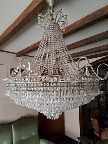 Kristallen luster beschikbaar voor biedingen