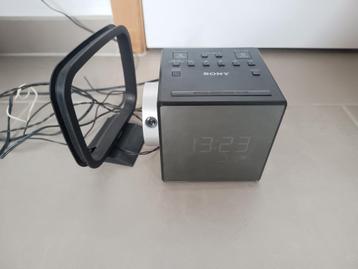 Wekkerradio Sony, met externe AM antenne (!)