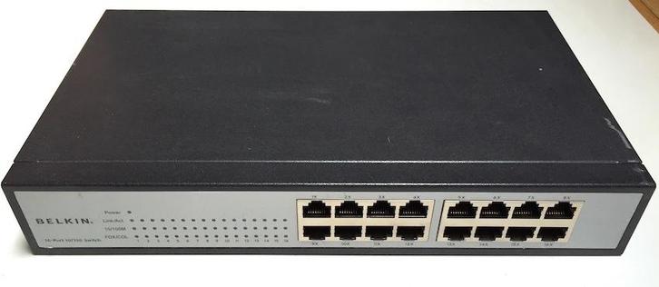 LOT NETWERK MATERIAAL, alles in werkende staat, Computers en Software, Netwerk switches, Zo goed als nieuw, Ophalen of Verzenden