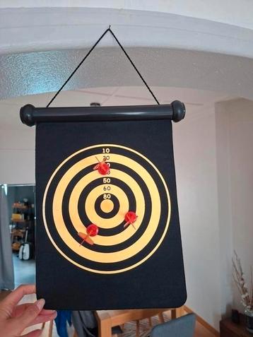 Dubbelzijdig magnetisch dartbord (puntenspel) beschikbaar voor biedingen