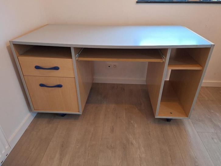 Bureau, Huis en Inrichting, Bureaus, Gebruikt, Bureau, Met wielen, Ophalen
