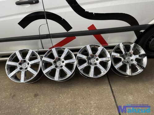 Nissan Chrome velgen 17 Inch 5x114.3, Auto-onderdelen, Banden en Velgen, Band(en), Gebruikt