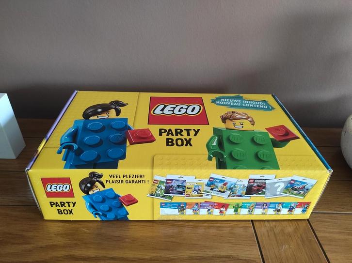 Lego party box (2 stuks beschikbaar), Kinderen en Baby's, Speelgoed | Duplo en Lego, Zo goed als nieuw, Lego, Ophalen of Verzenden
