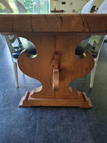 eiken tafel beschikbaar voor biedingen