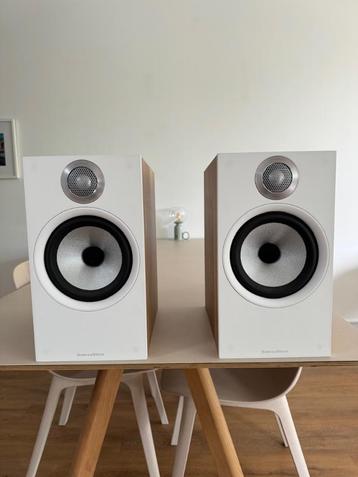 Bowers & Wilkins 606 S2 speakers