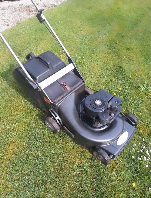 Goede grasmaaier te koop, Tuin en Terras, Grasmaaiers, Gebruikt, Benzine-grasmaaier, Cirkelmaaier, Opvangbak, Ophalen