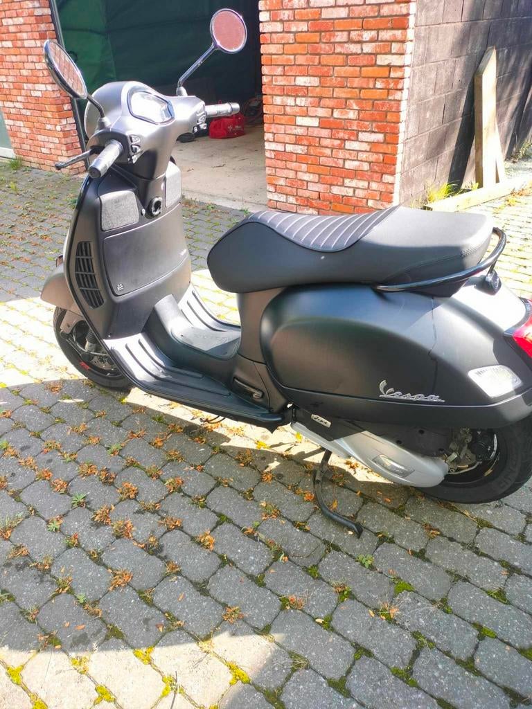Vespa GTS 125cc, Fietsen en Brommers, Scooters | Vespa, Ophalen of Verzenden, Zo goed als nieuw