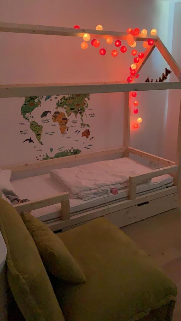 Huisjesbed te koop, Kinderen en Baby's, Kinderkamer | Stapelbedden en Hoogslapers, Zo goed als nieuw, Overige typen, Ophalen