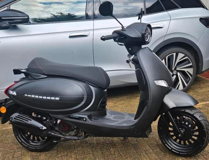 Scooter GTS cappuccino ZONDER rijbewijs, Fietsen en Brommers, Scooters | Overige merken, Zo goed als nieuw, Klasse A (25 km/u)