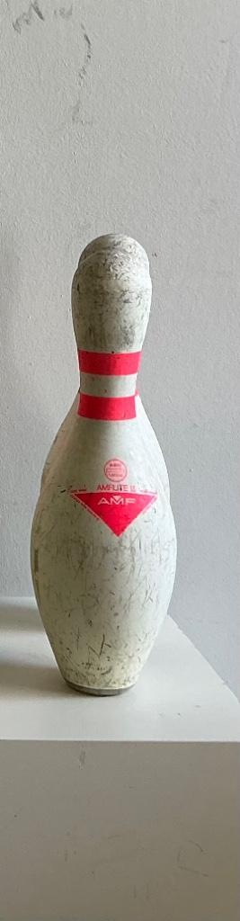 Vintage Bowlingpin beschikbaar voor biedingen