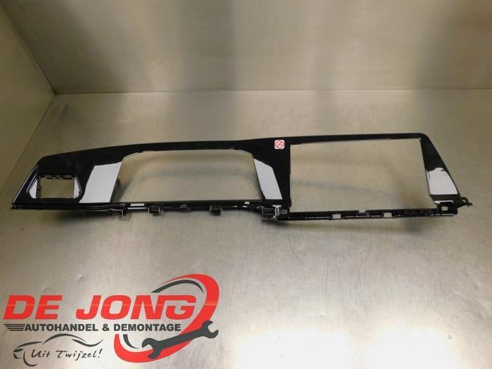 Bande décorative de tableau de bord d'un Volkswagen Golf, Autos : Pièces & Accessoires, Tableau de bord & Interrupteurs, Volkswagen