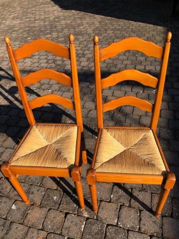stoelen en barkruk te koop beschikbaar voor biedingen