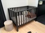 Stijlvol zwart kinderbedje / park + matras, Ophalen, Zo goed als nieuw