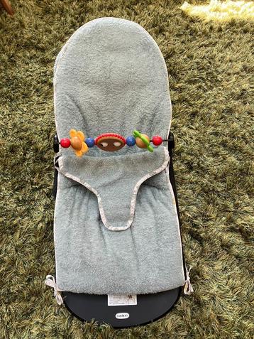 WIPSTOELTJE BABYBJÔRN + TIMBOO RELAXINLEGGER + BOUNCER TOY beschikbaar voor biedingen