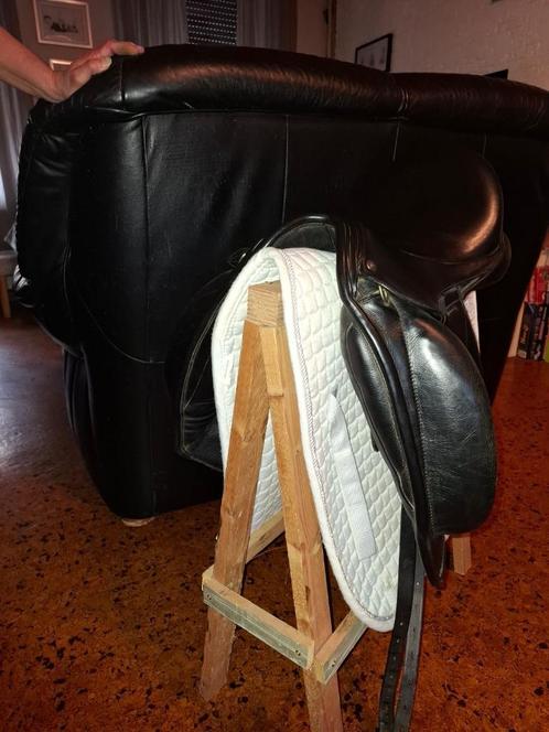 Mooi Custom Icon Coda dressuurzadel, Dieren en Toebehoren, Paarden en Pony's | Zadels, Gebruikt, Dressuur, Ophalen
