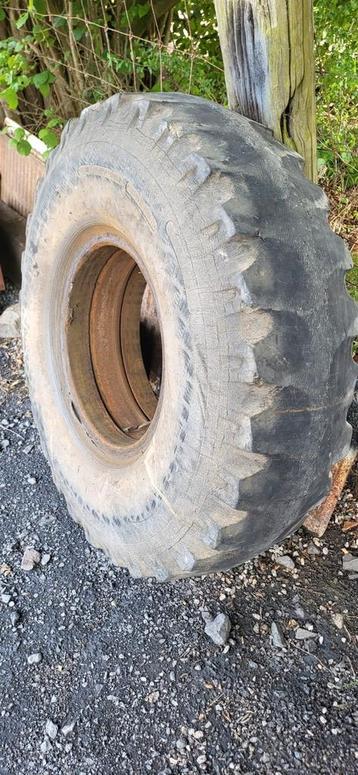 14.00r20 en r20 velg  beschikbaar voor biedingen