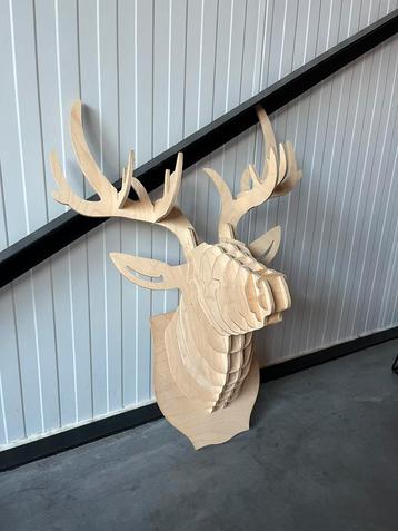 Houten 3D hertenkop – decoratief wandstuk beschikbaar voor biedingen