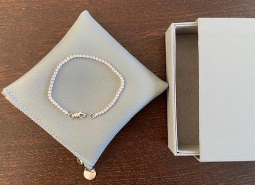 Bracelet neuf plaqué argent et petites pierres (écrin+boite), Handtassen en Accessoires, Armbanden, Nieuw, Zilver, Zilver, Met strass