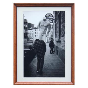 ‘The weight of the world by Sam Vanoverschelde beschikbaar voor biedingen