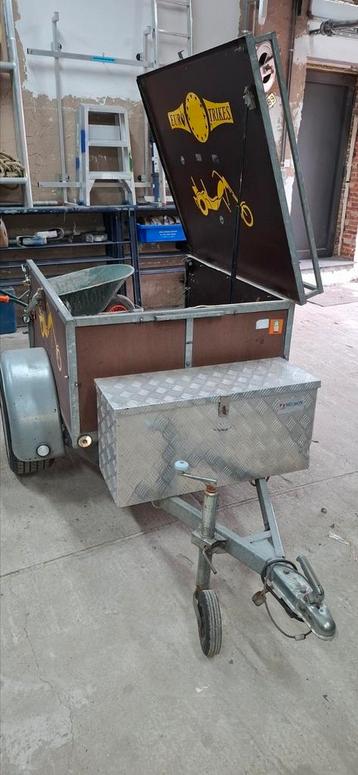 Kleine gesloten aanhangwagen , trike remorque beschikbaar voor biedingen