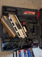 Nagelpistool op gas, Ophalen