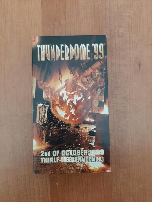 THUNDERDOME VHS VIDEO BAND, DIVERSE BESCHIKBAAR, CD & DVD, VHS | Documentaire, TV & Musique, Utilisé, Enlèvement ou Envoi