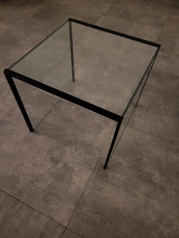 Moderne Glazen Tafel – Compact en Elegant beschikbaar voor biedingen