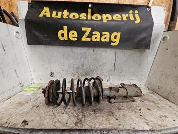 Schokdemperpoot links-voor van een Volvo XC70 beschikbaar voor biedingen