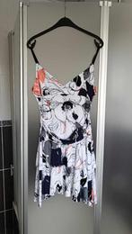 Jurk - Kleed - Wit - Bloemen - Maat 42 - Zomers - €2,50, Vêtements | Femmes, Robes, Taille 42/44 (L), Enlèvement, Blanc, Longueur genou