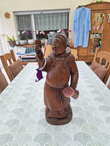 Houten en bronzen beeldjes beschikbaar voor biedingen