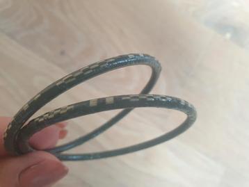 2 gedecoreerde armbandjes  beschikbaar voor biedingen