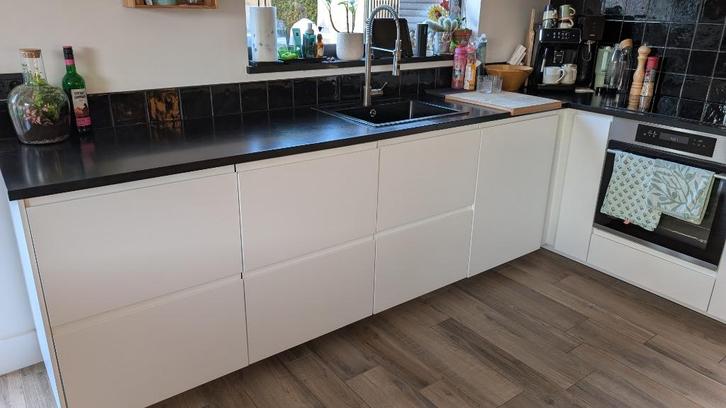 Ikea method keuken met granieten werkblad, Huis en Inrichting, Keuken | Complete keukens, Zo goed als nieuw, Hoekkeuken, Wit, Graniet of Steen