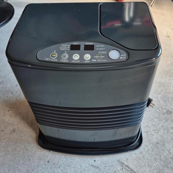 Zibro kachel petroleum kachel ( nieuwstaat ), Huis en Inrichting, Kachels, Zo goed als nieuw, Vrijstaand, Petroleumkachel, Overige brandstoffen