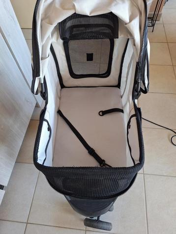 Hondenbuggy beschikbaar voor biedingen