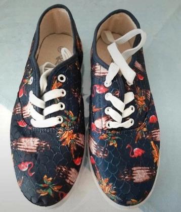Chaussures bigarrées beschikbaar voor biedingen