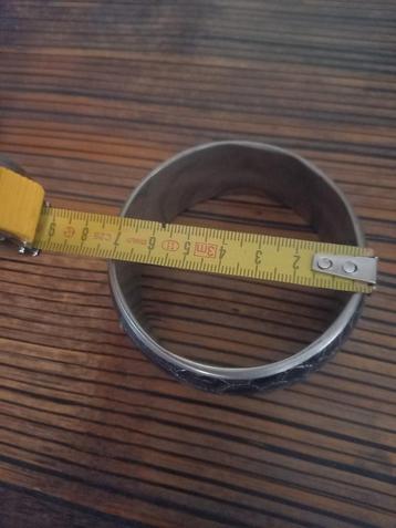 Armband beschikbaar voor biedingen