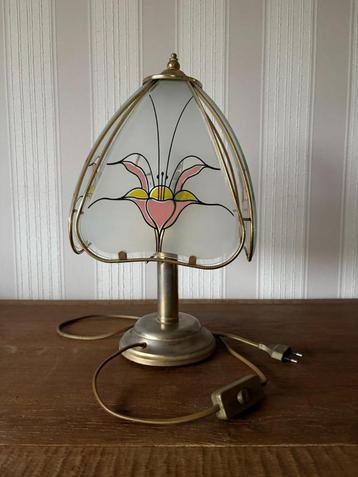 Tafellamp met gebogen glaspanelen en bloemmotief – vintage a beschikbaar voor biedingen