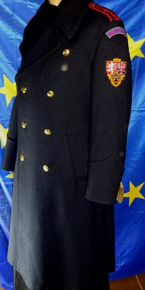 Manteau Garde du Palais HRADNI STRAZ, Collections, Objets militaires | Général, Gendarmerie, Envoi