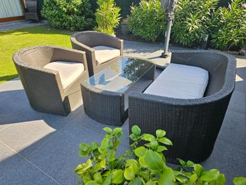 tuinsets en lounges beschikbaar voor biedingen