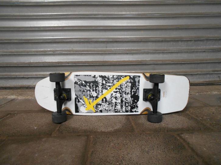 TE KOOP: SKATEBOARD OXELO met knie/pols en elleboogbescherme, Sport en Fitness, Skateboarden, Zo goed als nieuw, Skateboard, Ophalen