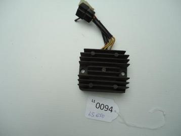 LS650 1986 - 2004 Suzuki Spanningsregelaar D1-22448 beschikbaar voor biedingen