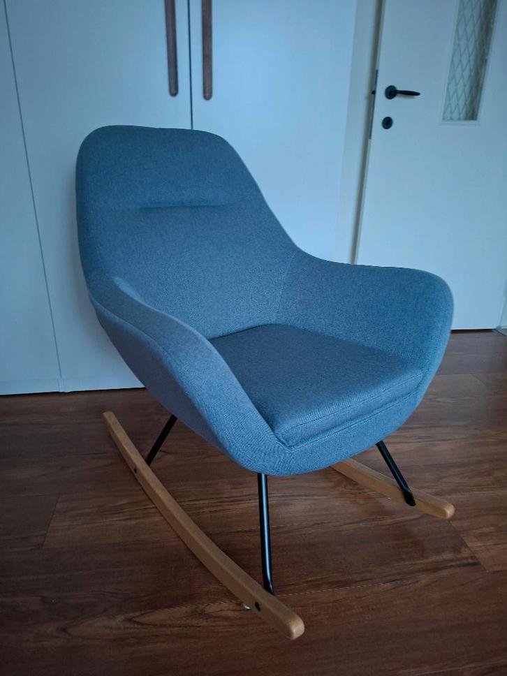 Mooie schommelstoel scandinavisch, Maison & Meubles, Chaises, Comme neuf, Une, Bois, Métal, Tissus, Bleu, Enlèvement