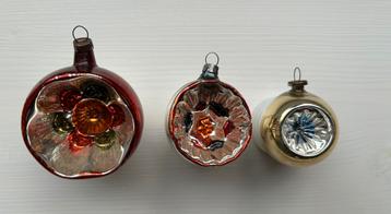 Lot van 3 deukkerstballen beschikbaar voor biedingen