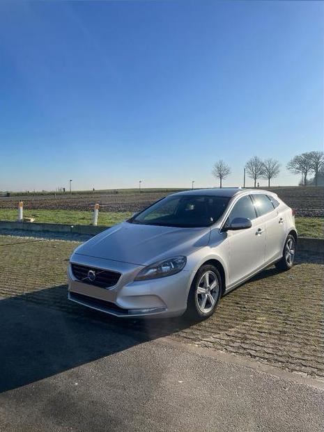 Volvo V40 D2 Powershift Momentum, Auto's, Volvo, Particulier, V40, ABS, Airbags, Airconditioning, Alarm, Bluetooth, Climate control