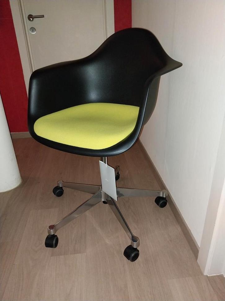 Vitra eames pacc stoel nieuw, Huis en Inrichting, Bureaustoelen, Nieuw, Bureaustoel, Zwart, Ergonomisch, Ophalen of Verzenden