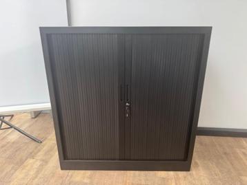 Zwarte roldeurkast 105 x 100 beschikbaar voor biedingen